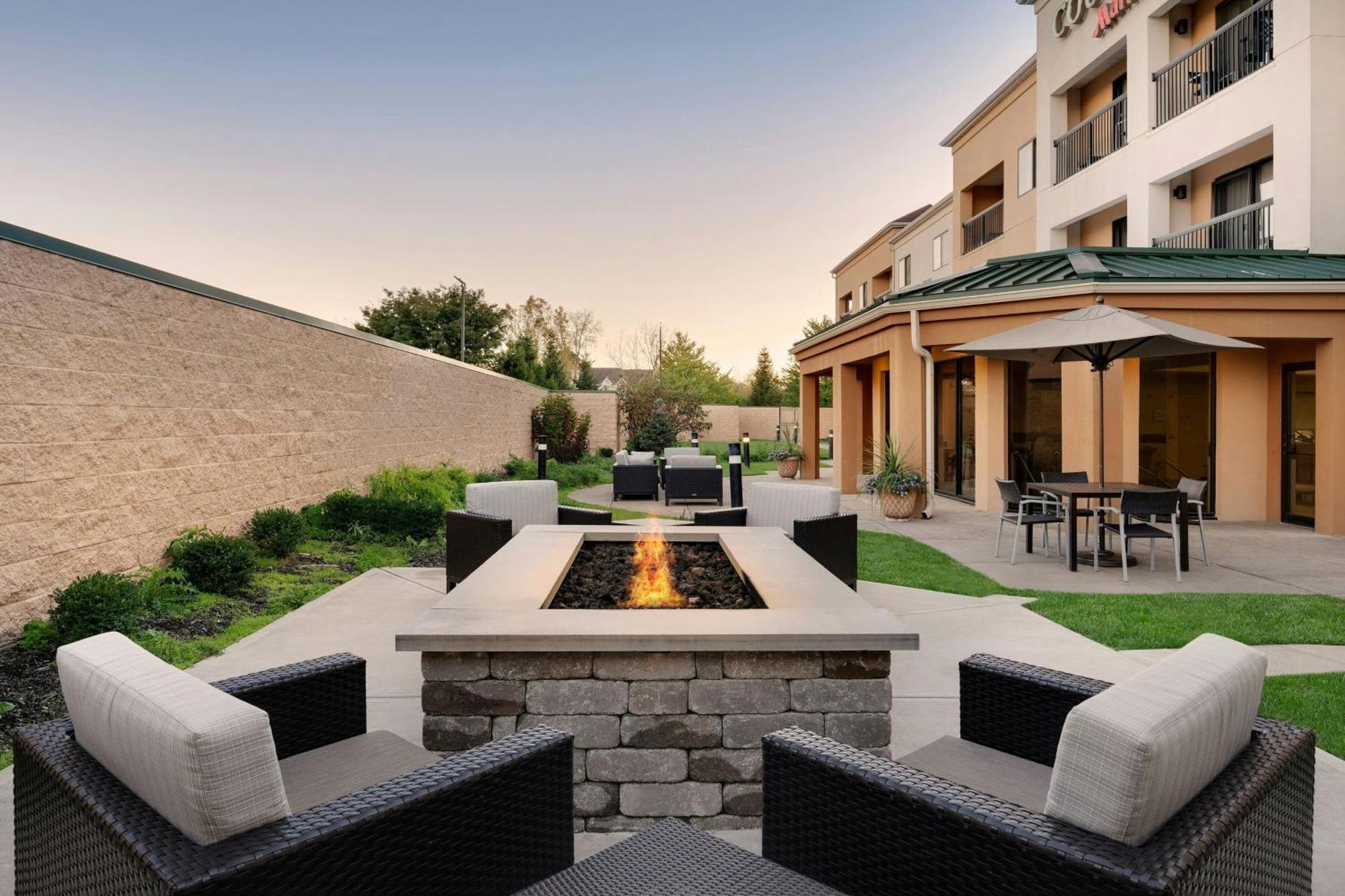מלון Courtyard By Marriott Indianapolis South מראה חיצוני תמונה